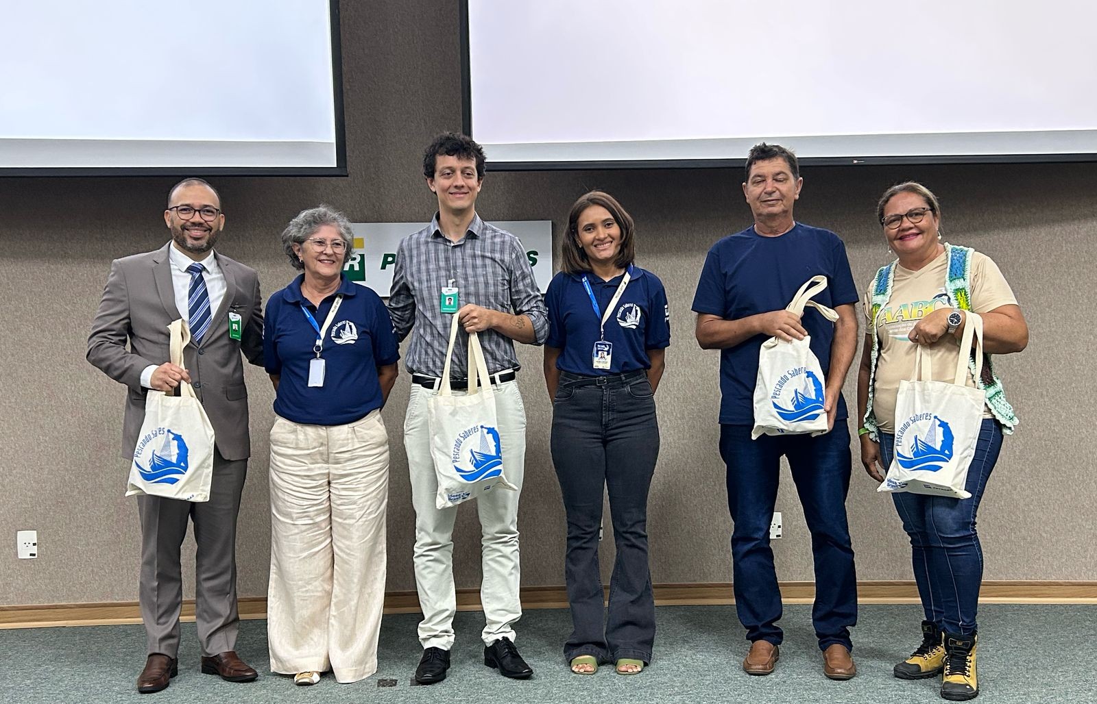 Equipes da Petrobras e da IDESA reunidas no lançamento do Projeto Pescando Saberes na sede da Petrobras em Aracaju (SE)